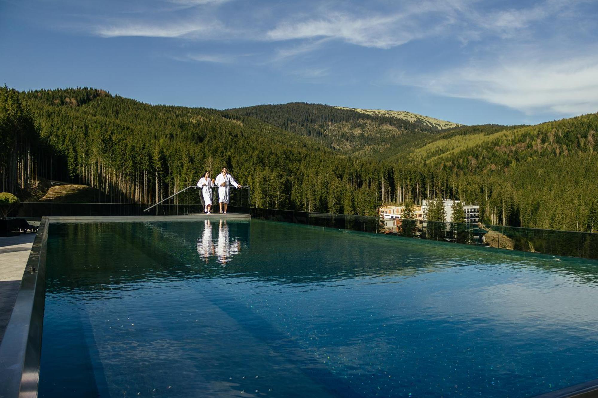 Rest&Ski Spa Resort Bukovel Exterior photo